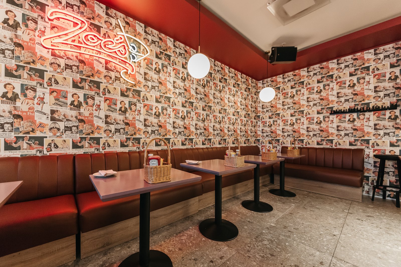 baldai_kavinemszsb_087.jpgPrekybiniai baldai