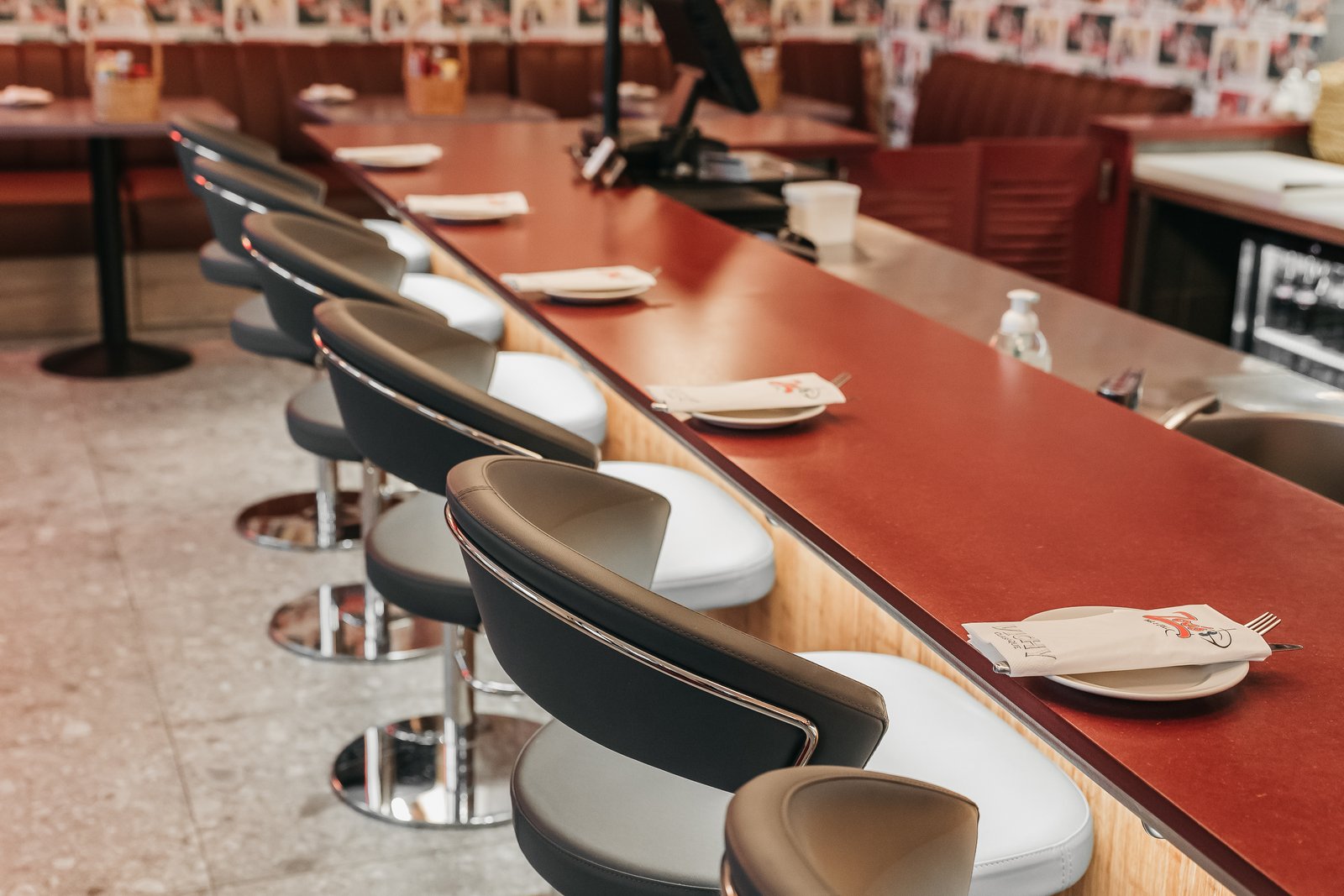 baldai_kavinemszsb_100.jpgPrekybiniai baldai