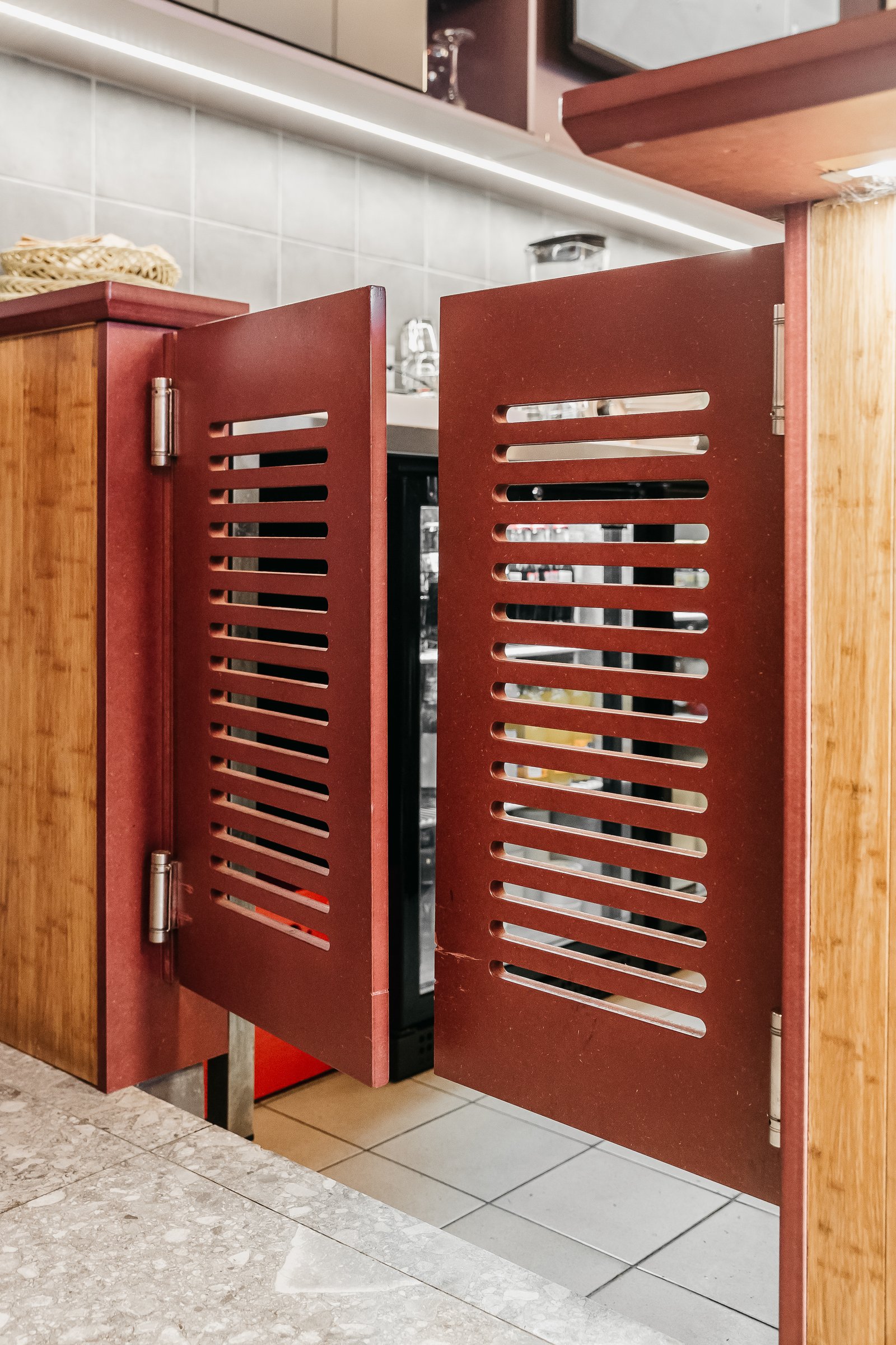 baldai_kavinemszsb_137.jpgPrekybiniai baldai