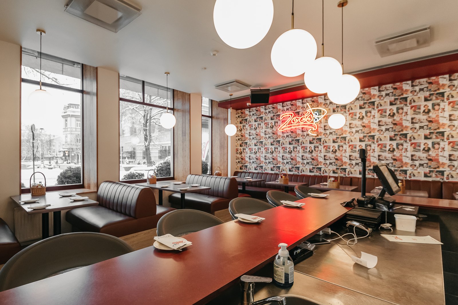 baldai_kavinemszsb_143.jpgPrekybiniai baldai