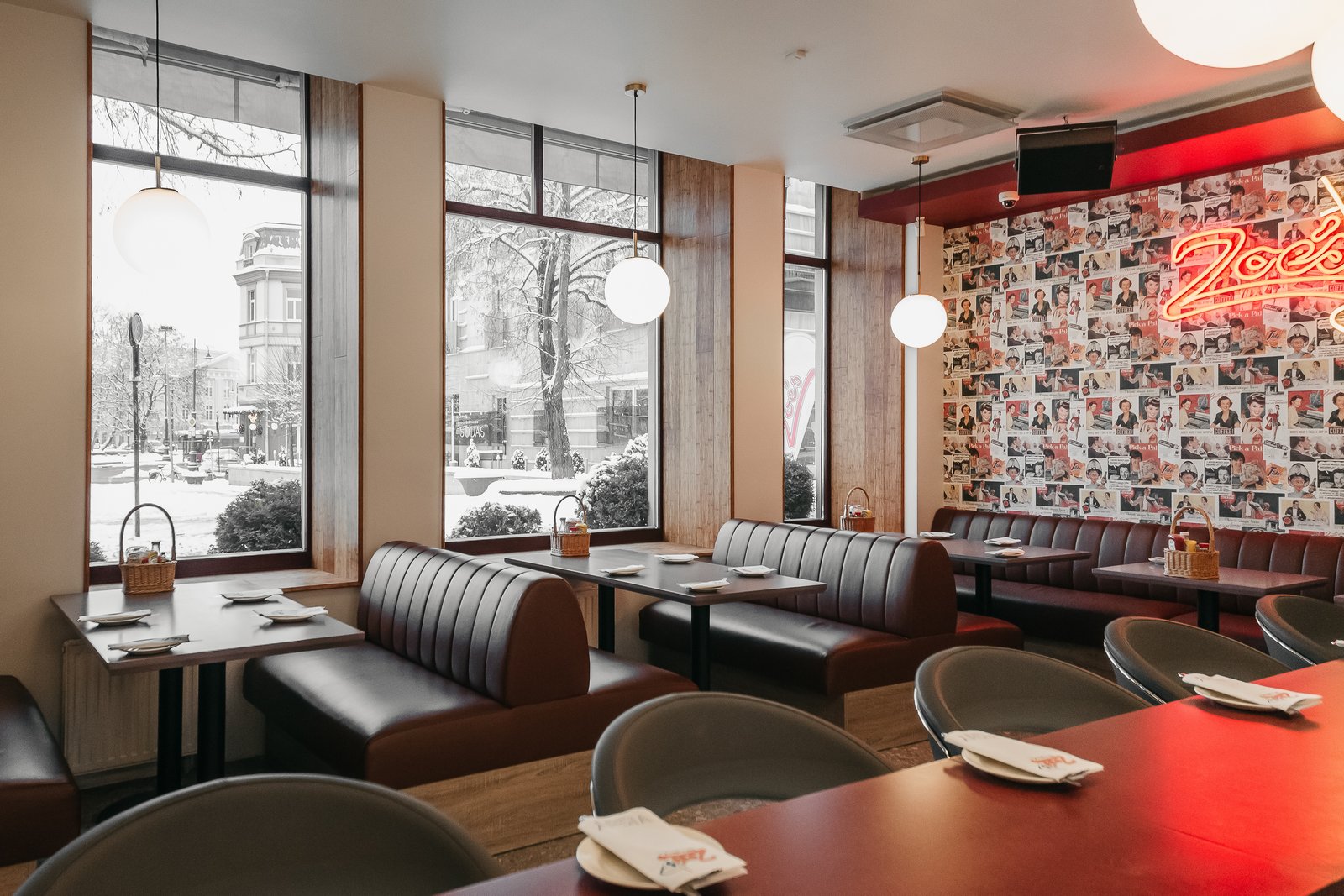 baldai_kavinemszsb_144.jpgPrekybiniai baldai