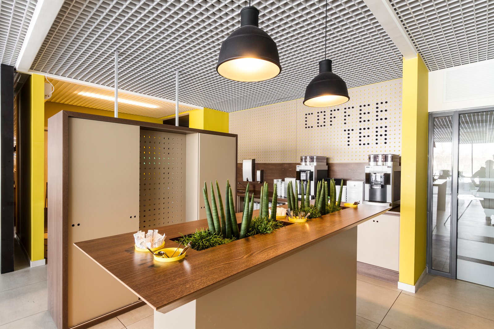 komerciniu_patalpu_baldaifermentas-geliu-st.jpgPrekybiniai baldai