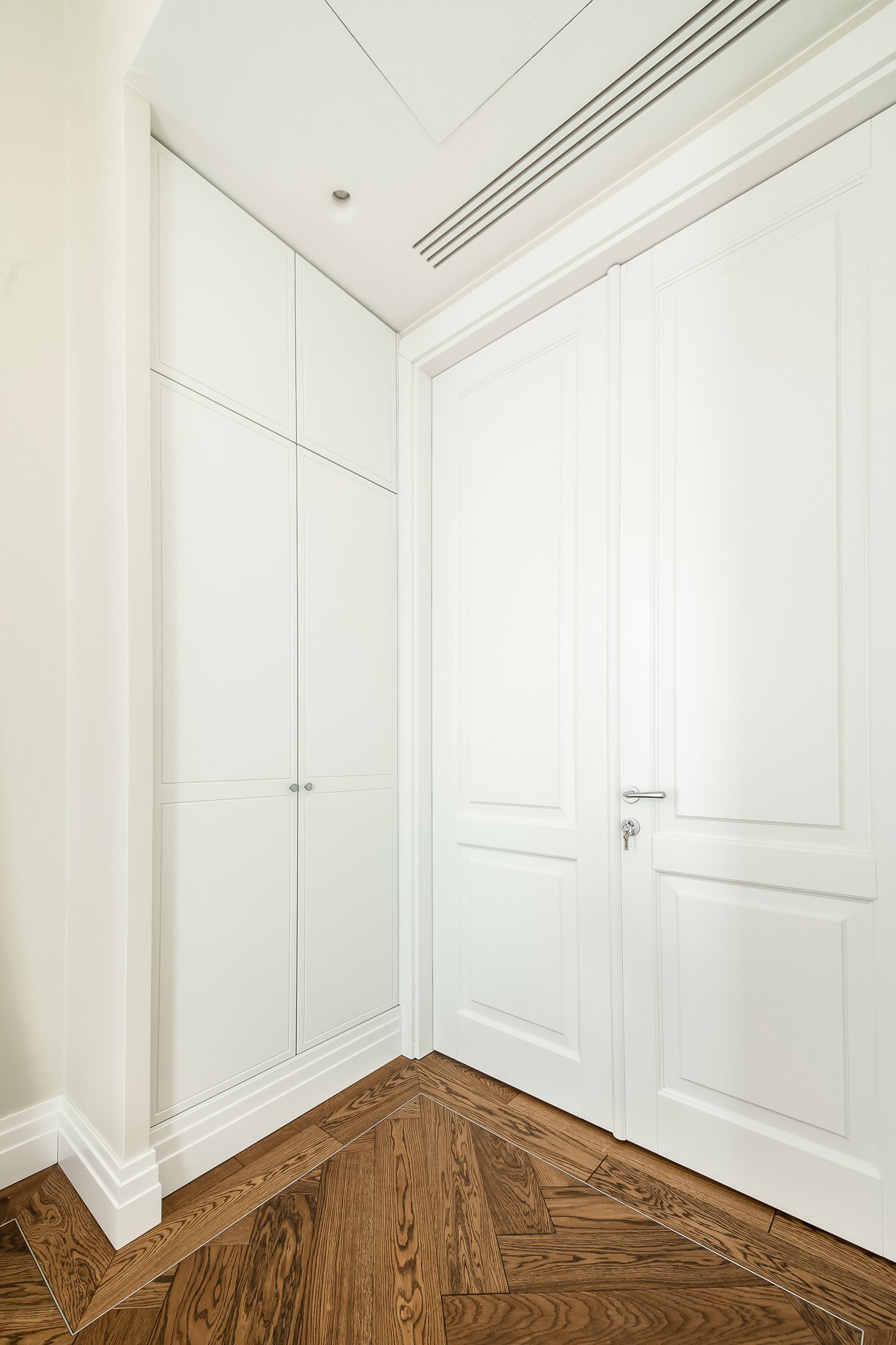 sb_17.jpgPRABANGUS BUTAS VILNIUJE (KAPINTALINĖ RENOVACIJA)