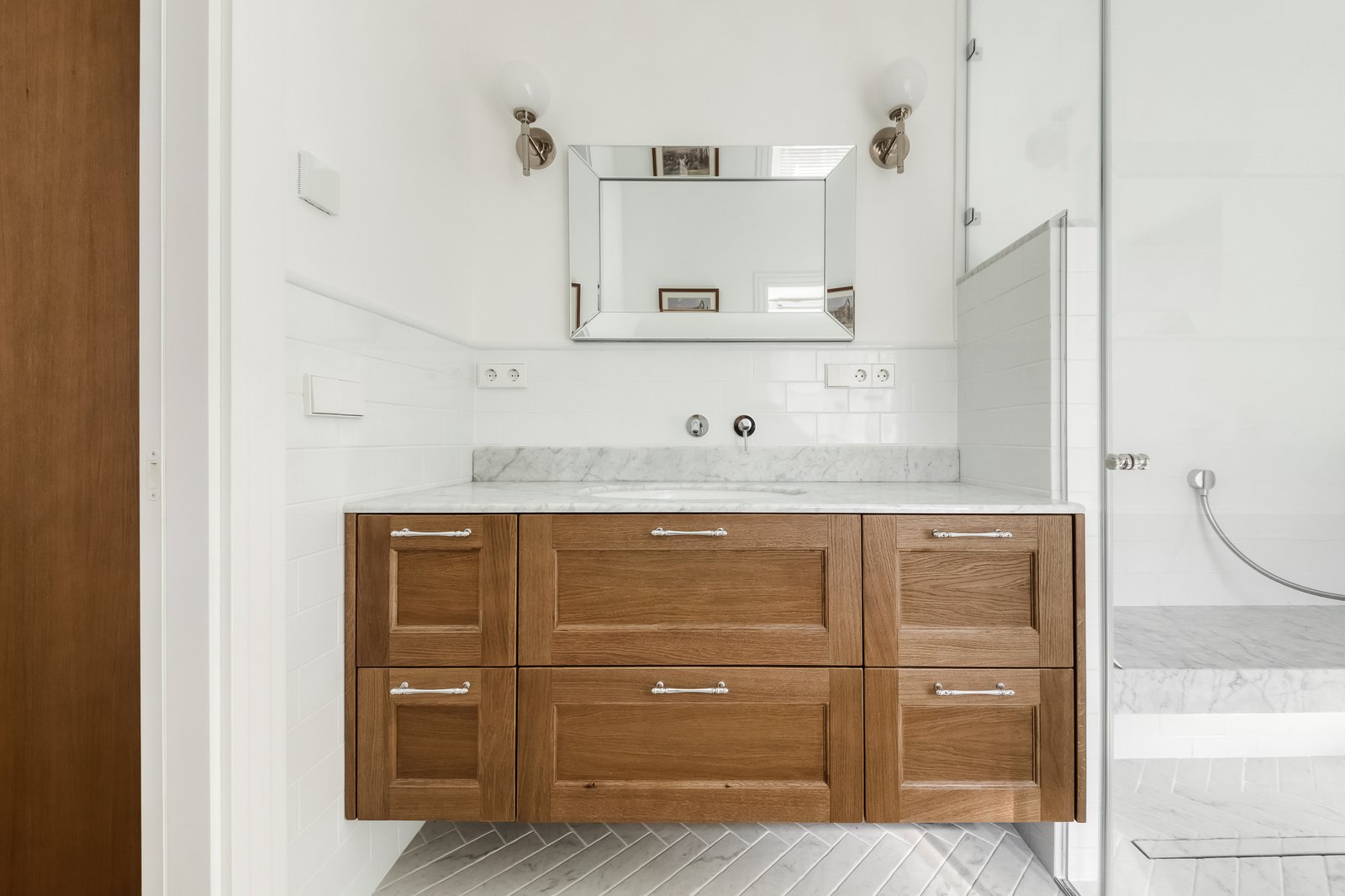 sb_24.jpgPRABANGUS BUTAS VILNIUJE (KAPINTALINĖ RENOVACIJA)